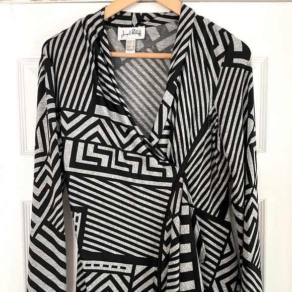 Joseph Ribkoff geometric top size 14 - Picture 1 of 4